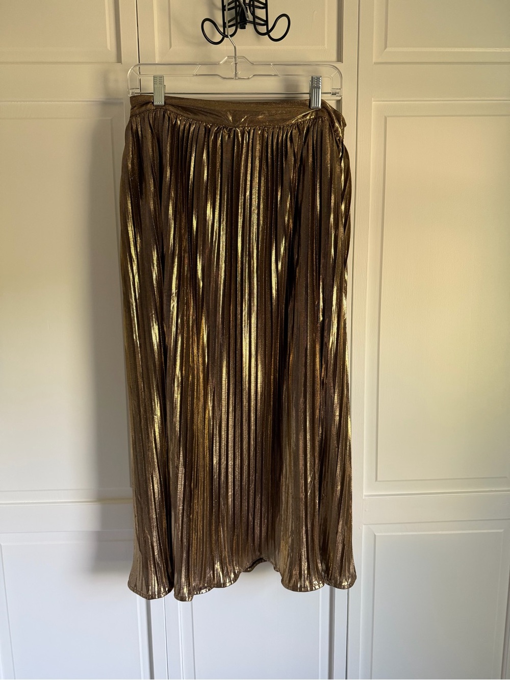 loveriche Metallic Pleated Gold Midi Skirt